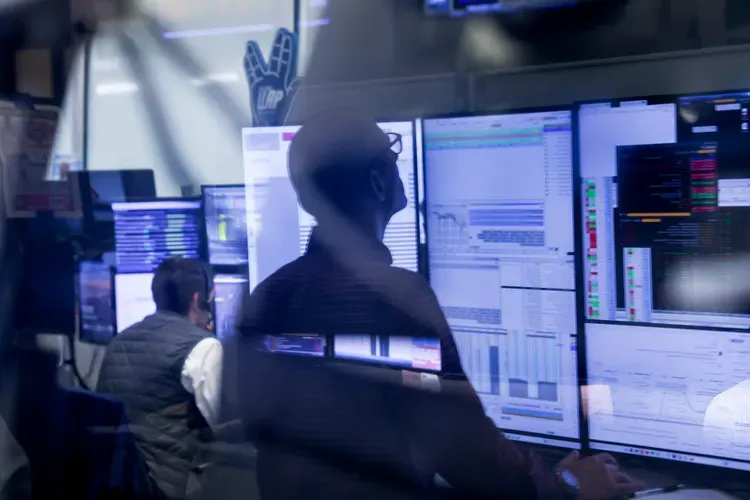 النفط يقفز والأسواق تتراجع... وترامب يعلن انتهاء هدنة إيران 📉🛢️