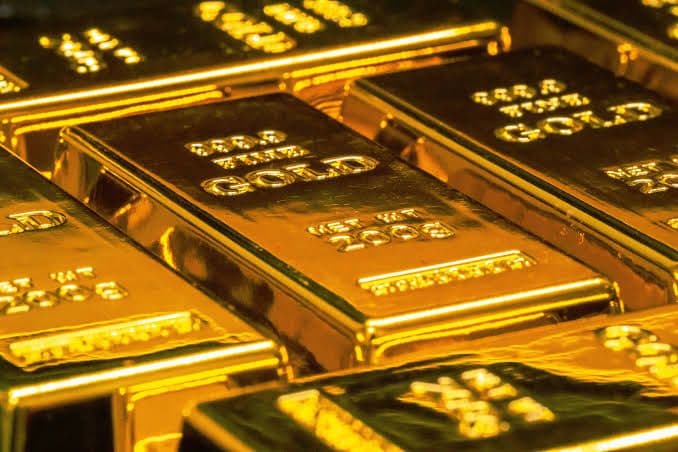 الذهب يتراجع مع تصاعد التوتر بين الولايات المتحدة وإيران وارتفاع أسعار النفط 🟡📉