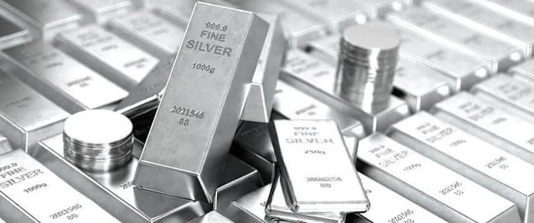 الفضة تحافظ على مكاسبها فوق 62 دولارًا مع تراجع توقعات رفع الفائدة ⚪📈